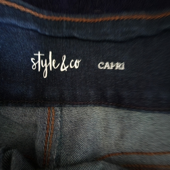 Style & Co. Women's Jean Capri Color Blue Size Large Gently Used - Picture 3 of 8